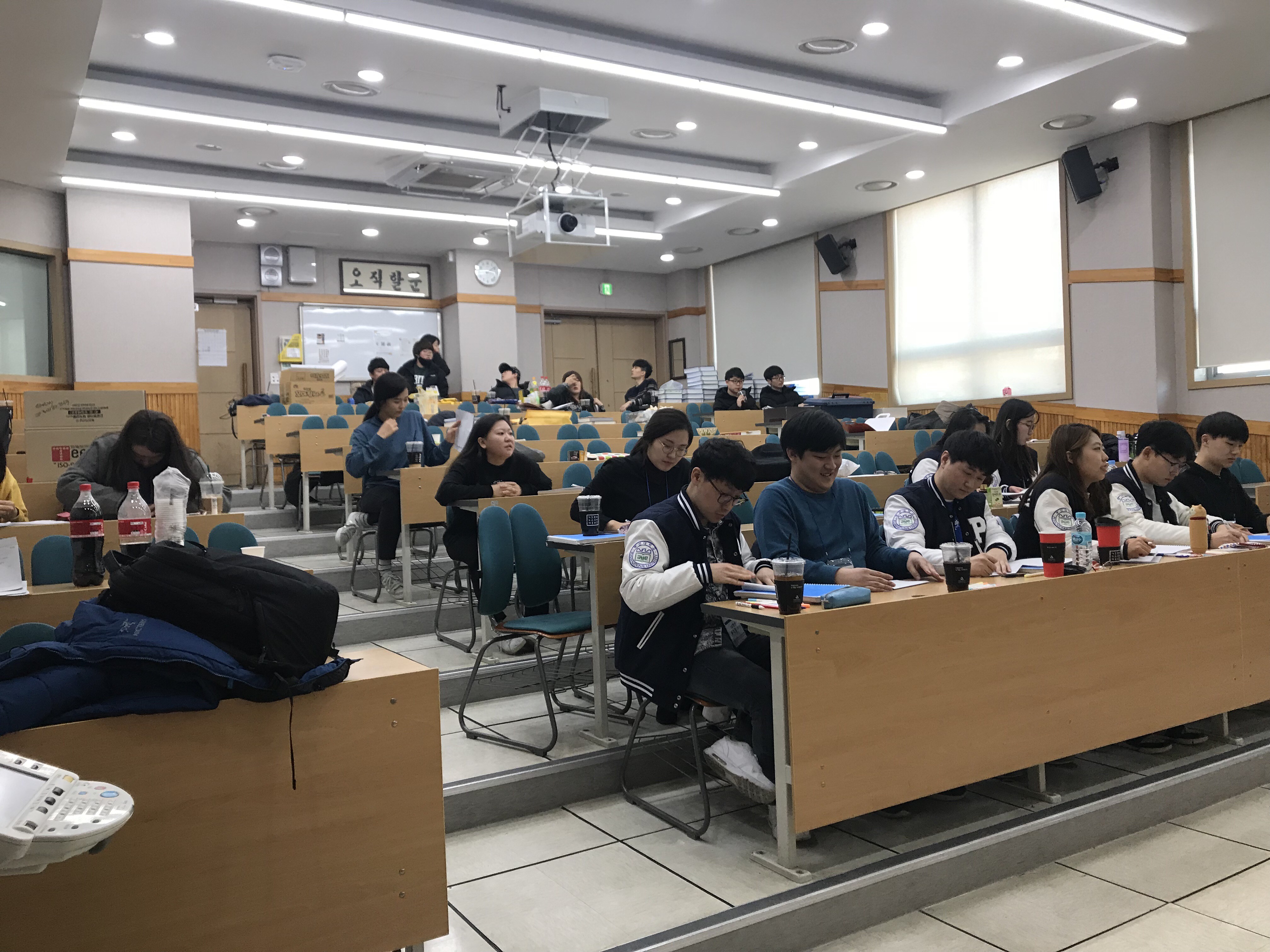 On February 6-11th, 2018, the Osteology education for the freshman 골학2.jpg